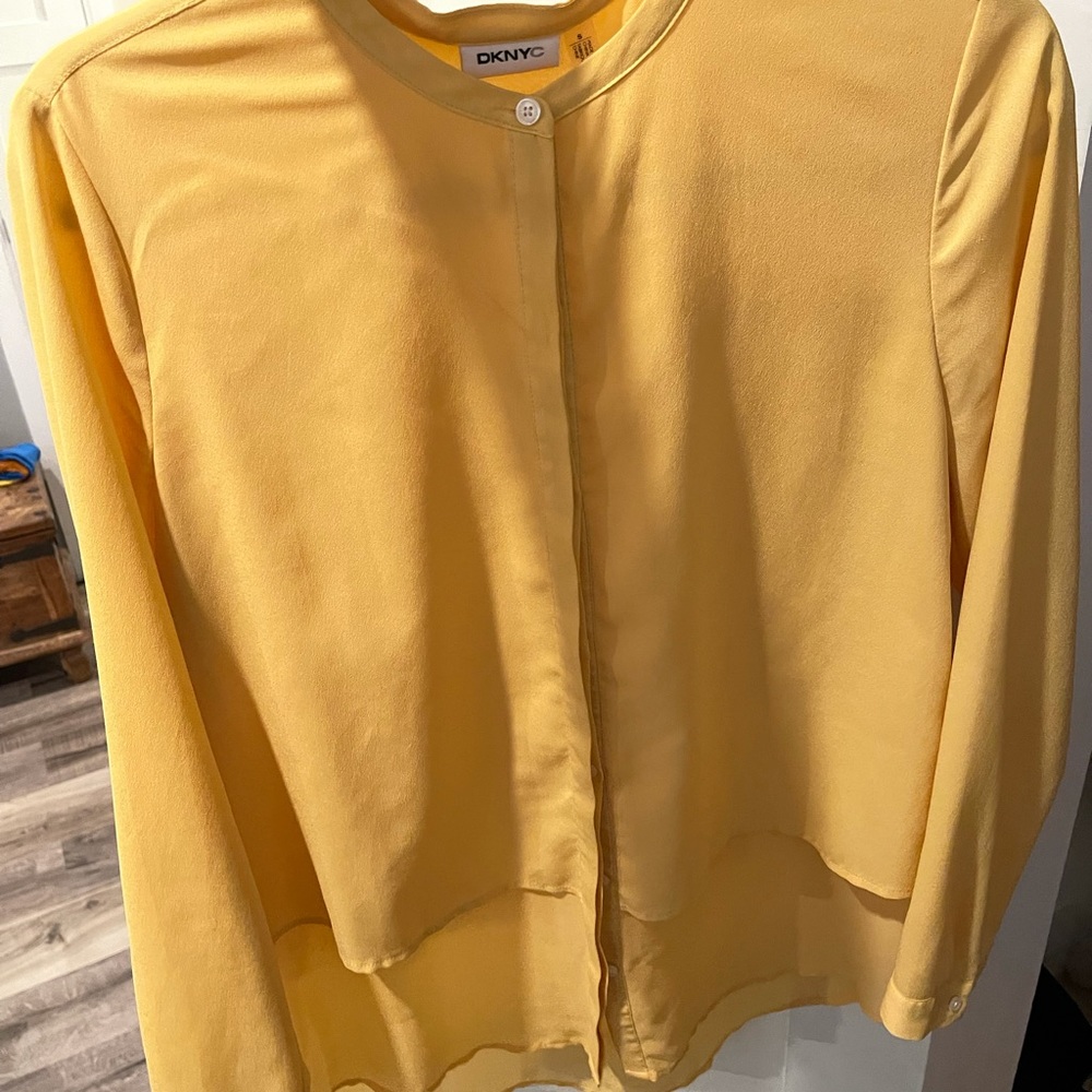 DKNYC Women’s Yellow Work Blouse. Size Small.